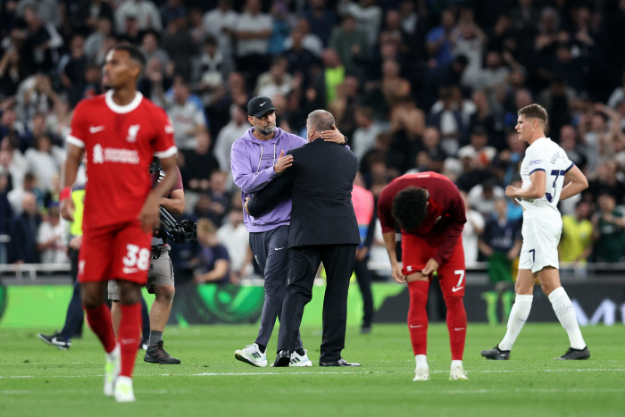 [오피셜]'희대의 VAR 오심' 장본인들 뻔뻔하게 복귀했다, 주말 EPL…