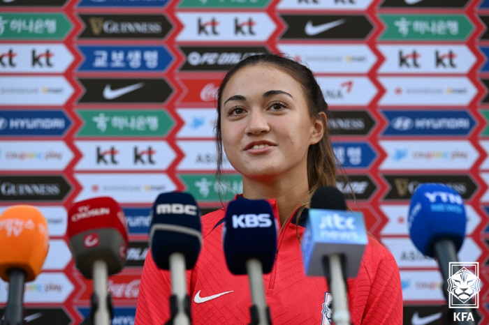 케이시 페어 합류 女 축구도 '막내 온 탑' 효과볼까, '미지의 땅' 올…