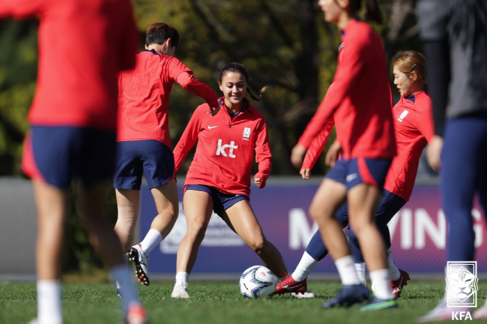케이시 페어 합류 女 축구도 '막내 온 탑' 효과볼까, '미지의 땅' 올…