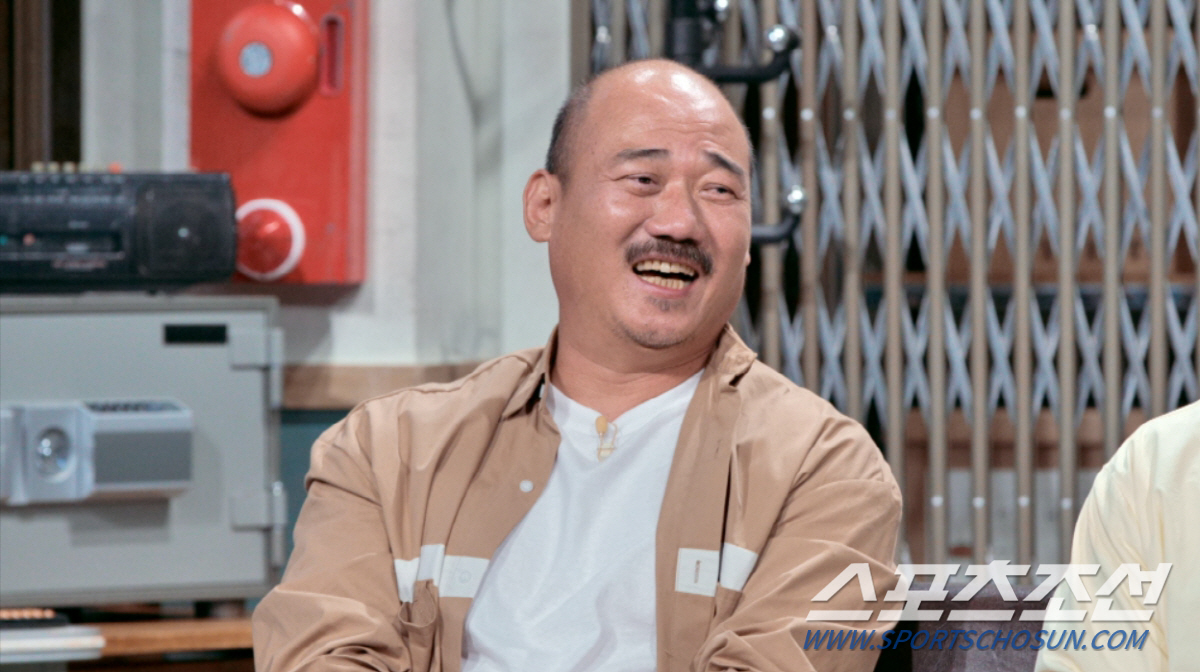 손석구 형이라고? '노안종결자' 현봉식, "고등학교 1학년 때부터 이 얼…