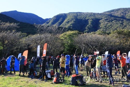 한라산 일대 57km 걷는 '피엘라벤 클래식 코리아' 개막