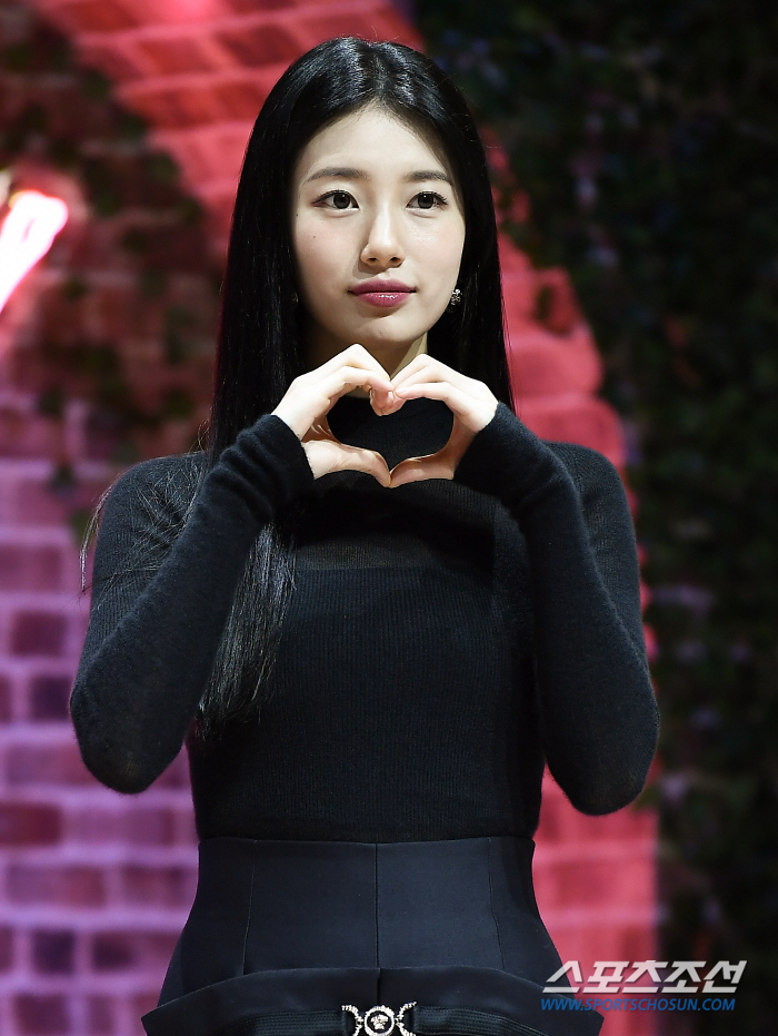 '이두나!' 수지 "더 나이 들기 전에, 지금 예쁘게 표현할 수 있을 듯…