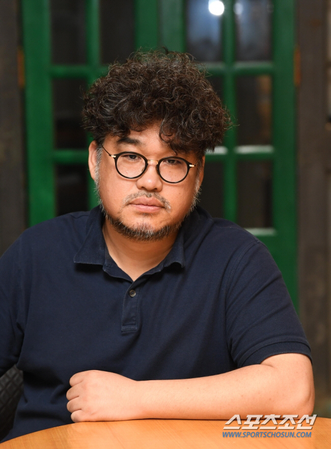 [공식] '공모자들'→'늑대사냥' 김홍선 감독, 英인기 시리즈 '갱스 오…