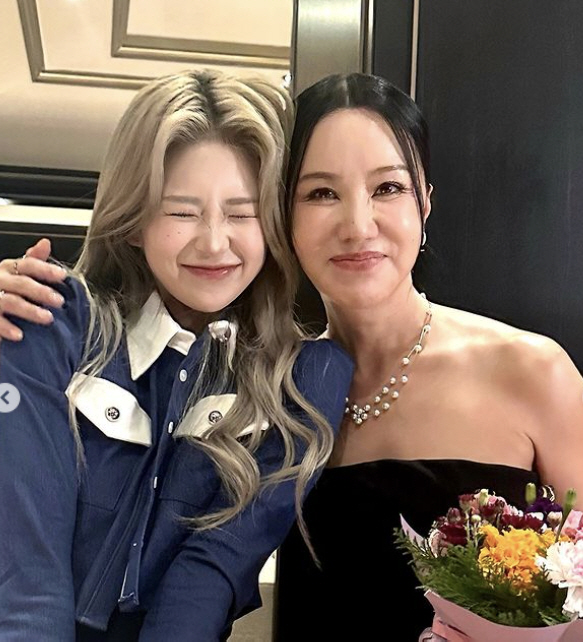 故 최진실로 맺어진 인연..딸 최준희, '이모 엄정화' 만나 환한 미소