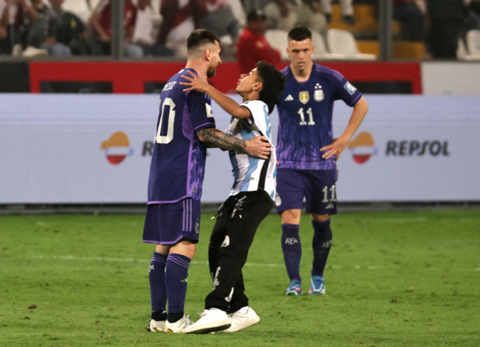 '페루전 멀티골' GOAT 메시의 미소 "역대 최고는 펩의 바르샤, 아르…
