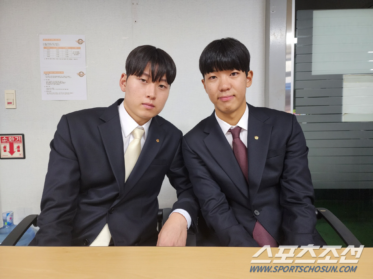 장충고 출신 좌완 그리고 '절친'…한화 1~2라운드 지명 황준서 조동욱 …