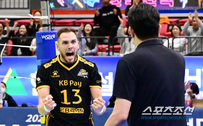 0-2→3-2. 짜릿한 개막전 역전승에 칭찬만 한가득... "3세트부터 …