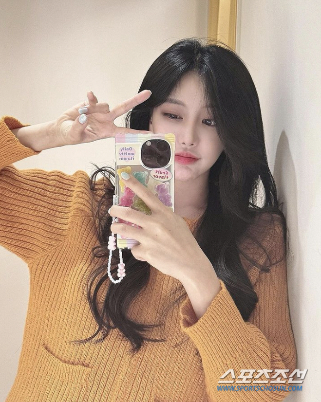 '이병헌 협박' 김시원, 올해 별풍선으로 24억원 벌어…2018년 글램 …