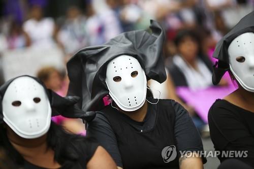온라인에서 오프라인으로…여성 혐오는 어떻게 폭력이 되었나