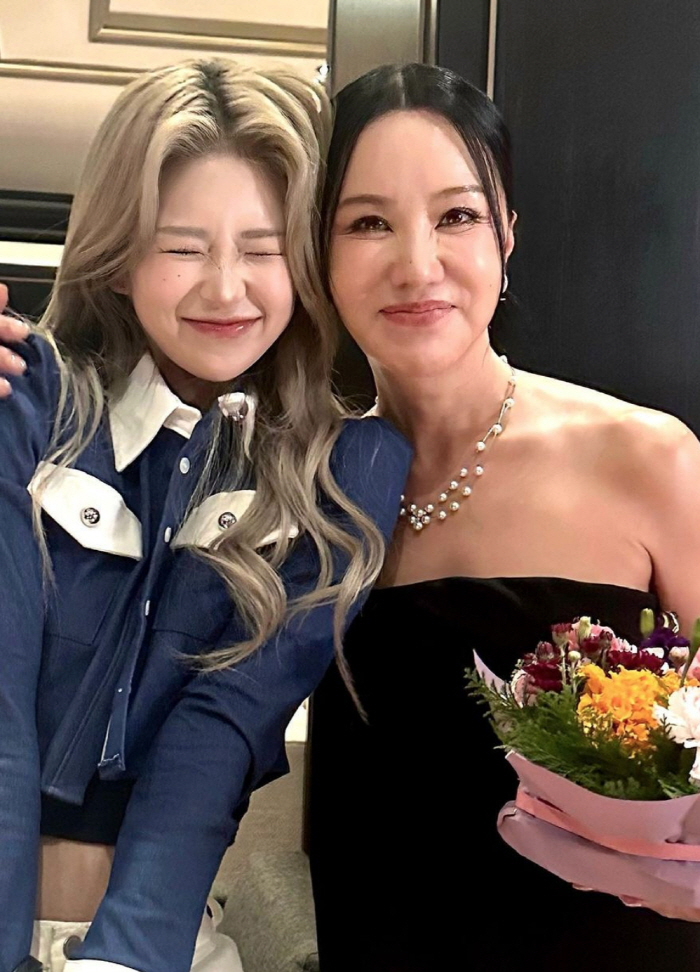 故최진실 딸 최준희, 엄마 절친 엄정화 이모와 뭉클 투샷 "사랑해"