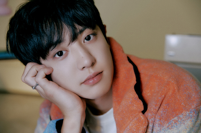 "엑소 단합 이상無"…찬열 솔로 MV, 백현·첸·도경수 지원사격