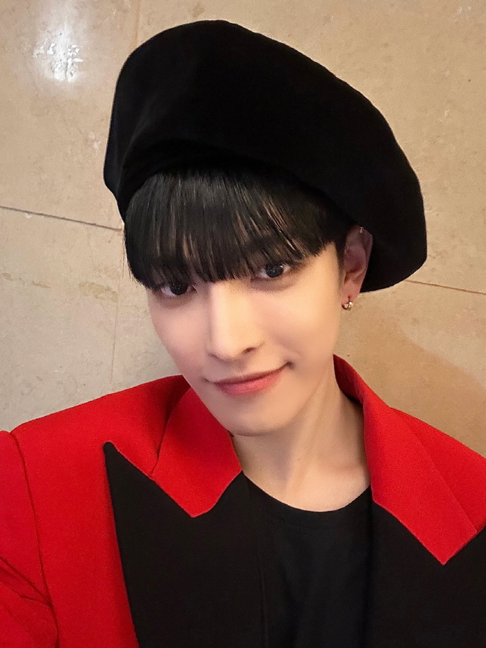 [공식] 에이티즈 홍중, 생일 기념 사진전 수익금 기부 '선한 영향력'