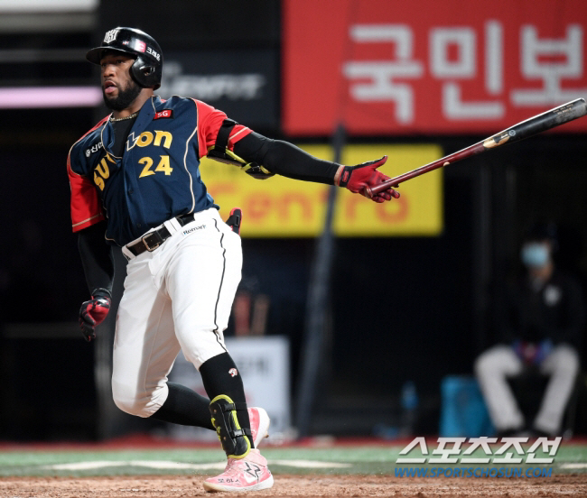 [핫포커스]30개 넘기면 홈런왕…5년 전보다 48% 급감, 야구의 꽃 '…