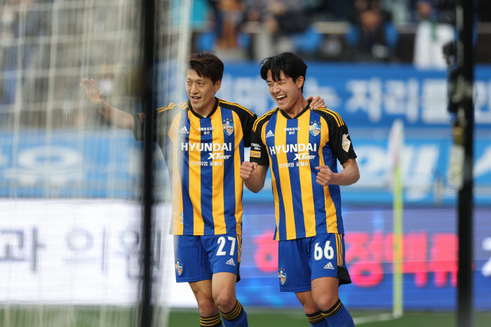 "금메달 목에 건 엄원상 설영우 복귀" 울산, 최정예로 광주와 파이널A …