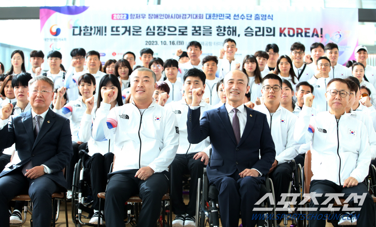 자신의 한계를 일찌감치 넘어선, '진짜 영웅'들이 무대에 오른다. 항저우…
