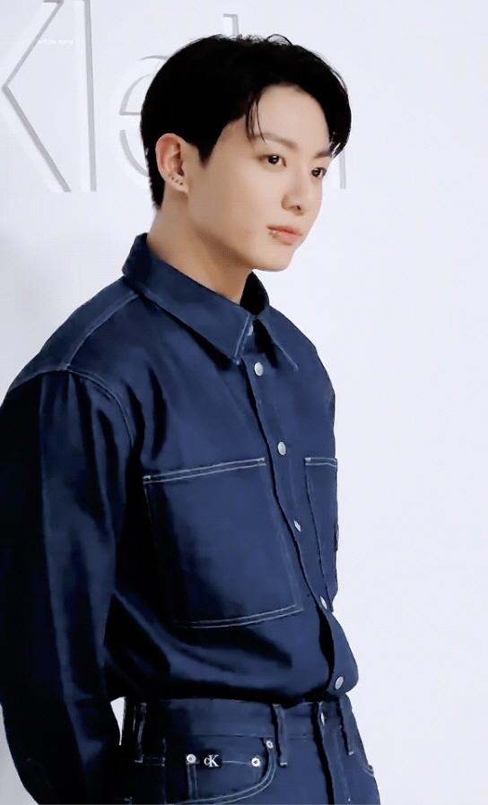 정국, 日 아미 홀린 청청 패션 "C사 속옷 선물 받아 잘 입는 중"