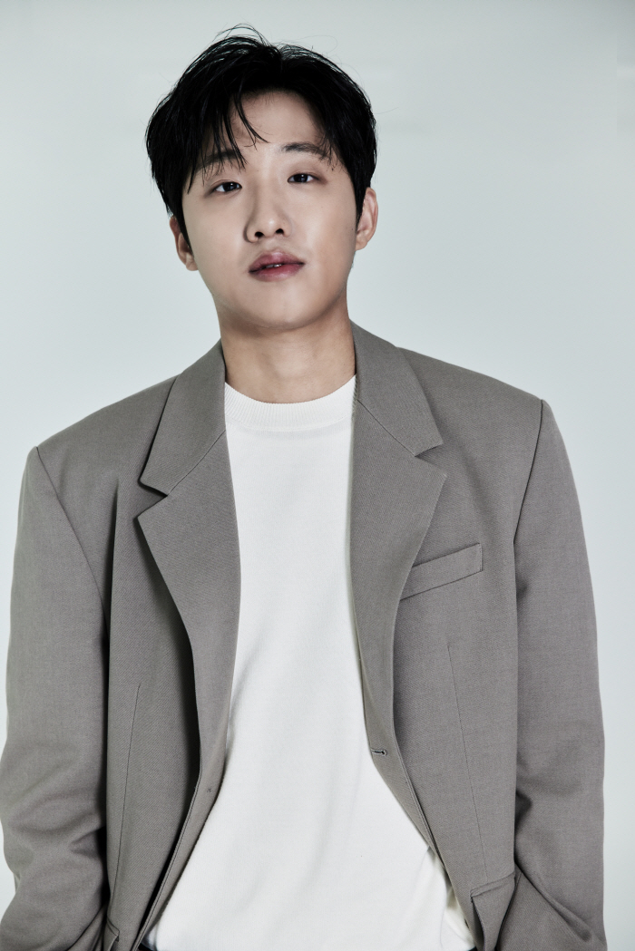 [SC인터뷰] "송중기와 호흡→칸 진출"…홍사빈, '화란'으로 꽃 피운 …