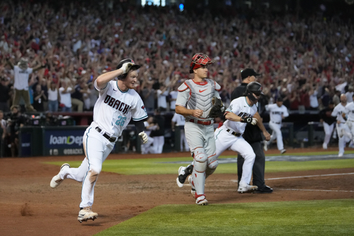 MLB 가을야구도 꿀잼 시작! 휴스턴, 텍사스에 2연패 뒤 2연승! AL…