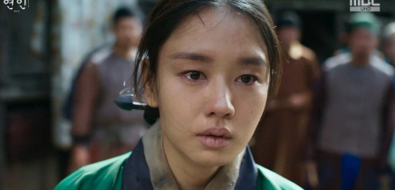 '연인' 안은진, 안방 울린 눈물 열연..60분 꽉 채운 '사극 멜로 여…
