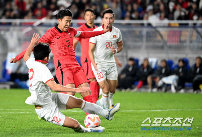 베트남전서 절뚝거린 '9월의 선수' SON, 풀럼 상대 첫 골 사냥 이상…