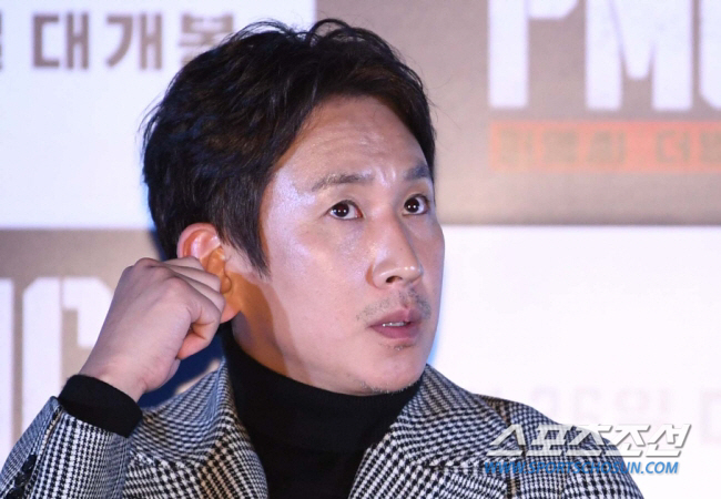 "나저씨의 배신" 이선균, 마약내사 충격→차기작 4편 덜덜 '유아인 데자…