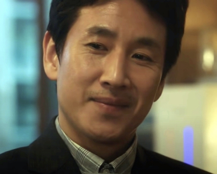 "나저씨의 배신" 이선균, 마약내사 충격→차기작 4편 덜덜 '유아인 데자…