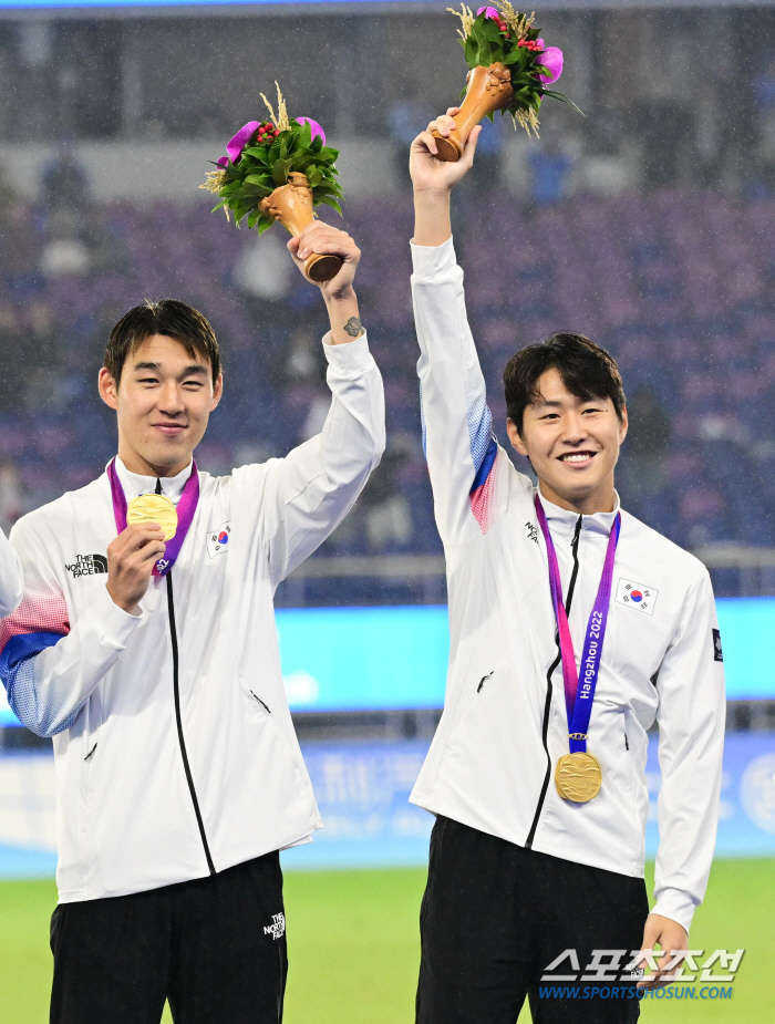 파리에 金 챙겨간 이강인의 찐행복 인터뷰, "PSG 기회 주셔서 감사합니…