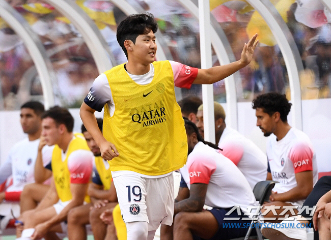 파리에 金 챙겨간 이강인의 찐행복 인터뷰, "PSG 기회 주셔서 감사합니…