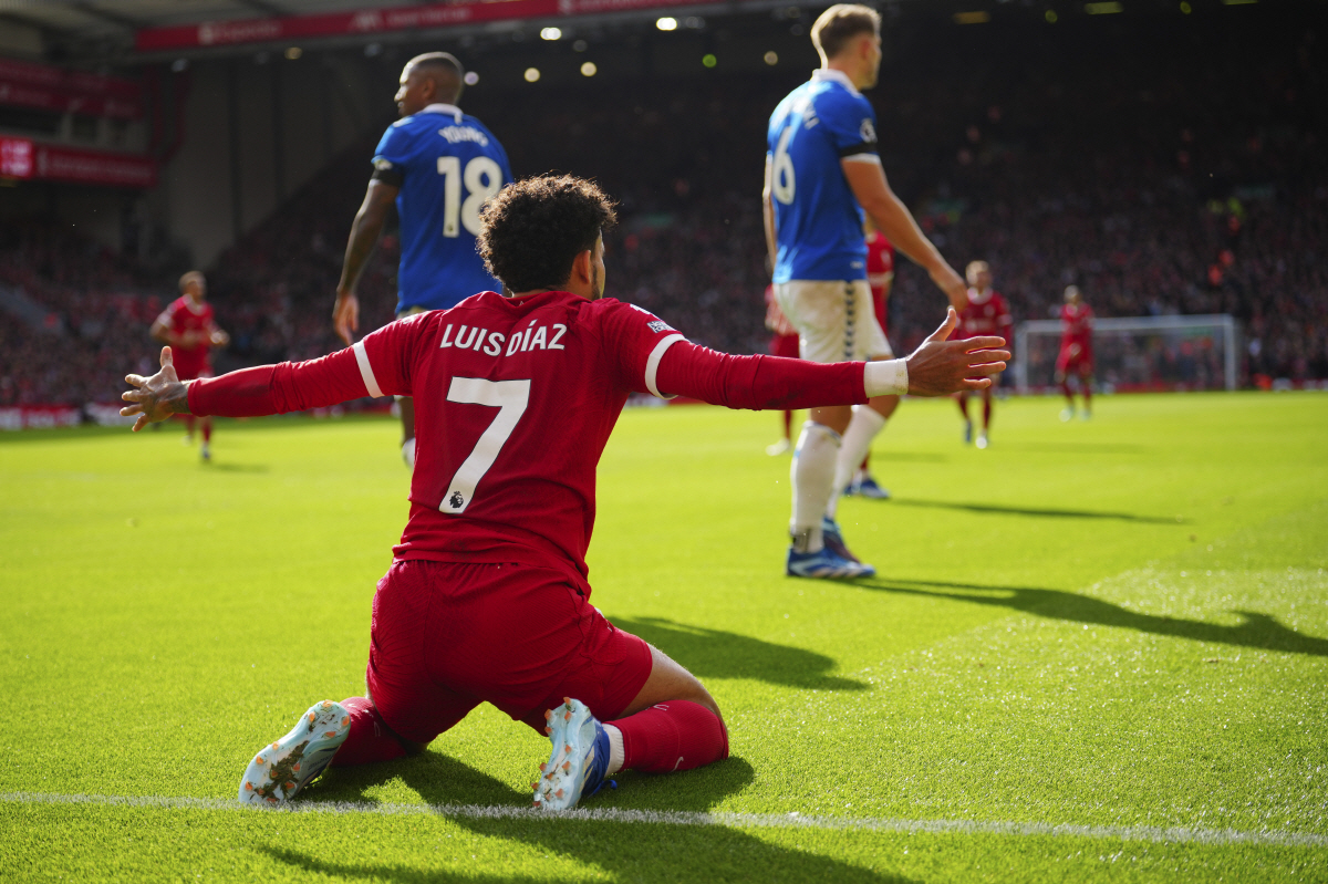 '머지사이드 더비 승리+1위 등극' 살라 개인 통산 200호·201호골!…