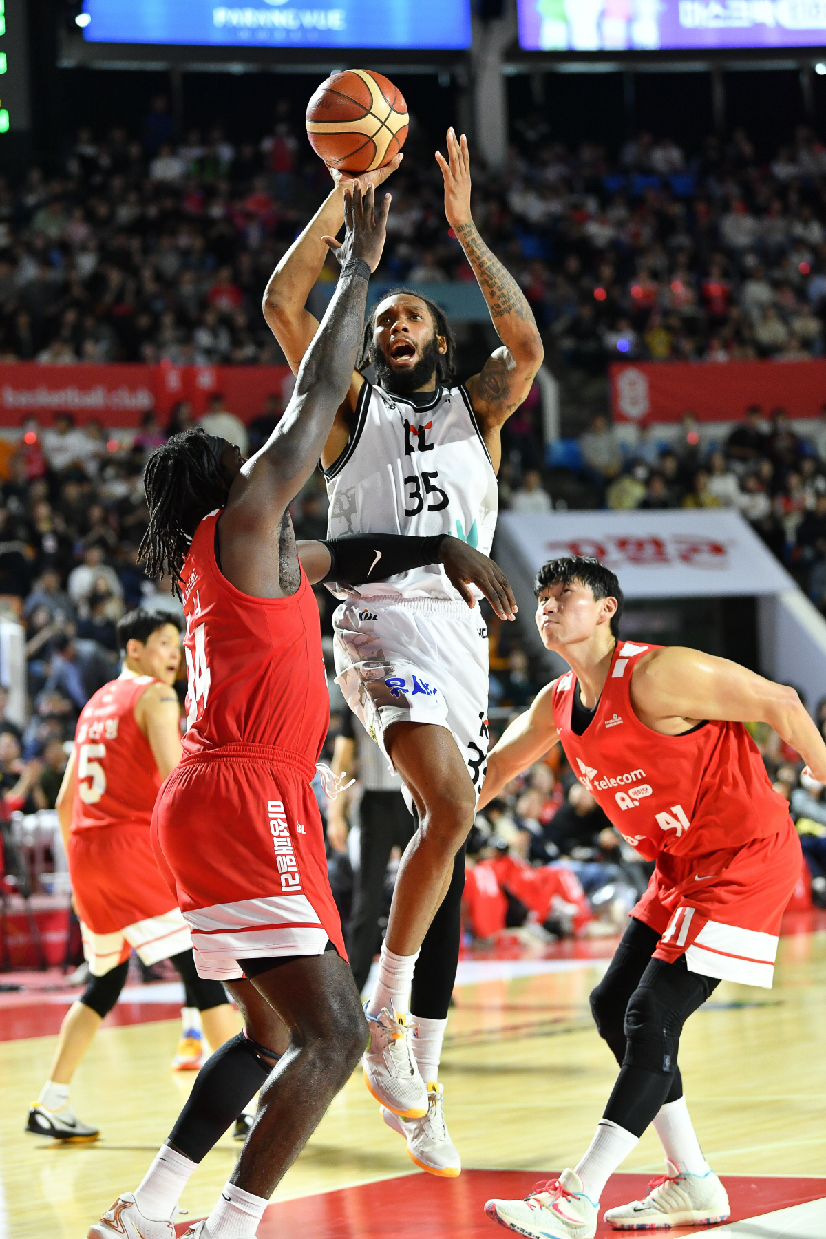 [현장분석] "워니를 어떻게 막아!". 워니 승부처 폭발.SK, 85대8…