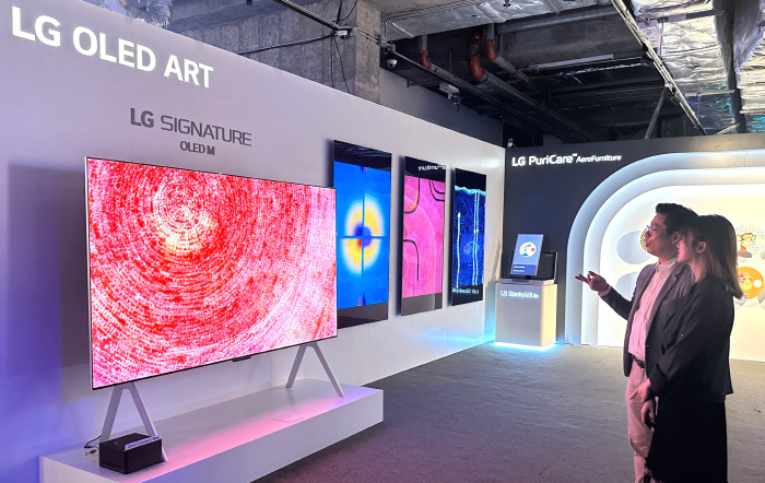 홍콩 아트페어가 선택한 캔버스도 역시 LG 올레드 TV