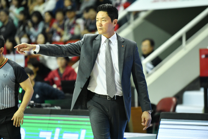 [현장인터뷰] SK 전희철 감독 "SK 노인즈? 속공 8개가 역전의 발판…