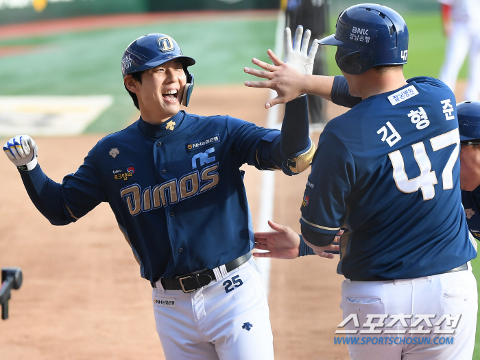 '대타 김성욱 초구 투런포' 4위 NC, 적지 인천서 3위 SSG까지 잡…