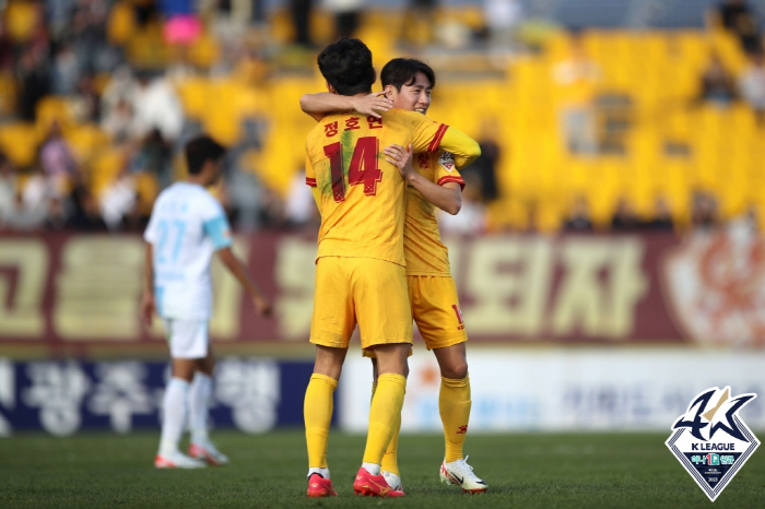 내친김에 ACL 엘리트까지? 유일하게 울산에 2패 안긴 '이정효 매직' …