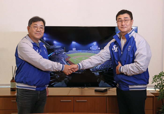 일본行→미야자키 첫 만남...'명가재건이냐, 만년하위냐' 운명의 2024…