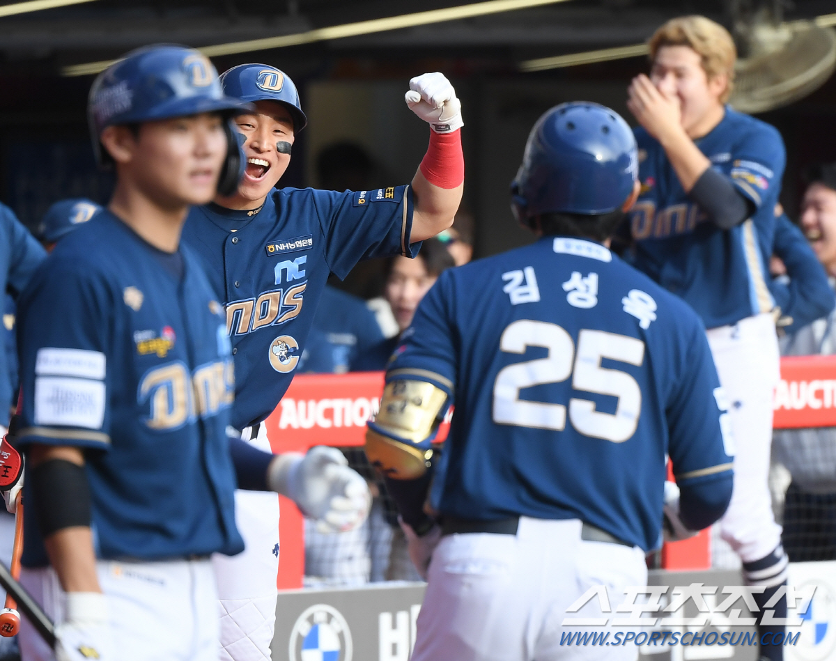 '대타로 나와 초구 쾅!' 영화 속 한 장면을 연출한 김성욱...'이 맛…