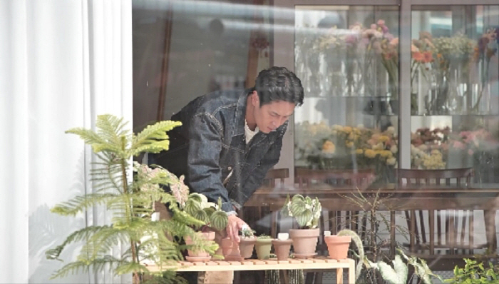 김동완, 프러포즈용 꽃까지 준비한 "소중한 그녀"…가평 집에도 초대('신…