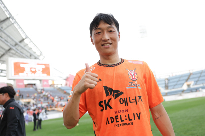 십자인대 부상 딛고 돌아온 제주 캡틴 최영준, K리그 300경기 짜릿한 …