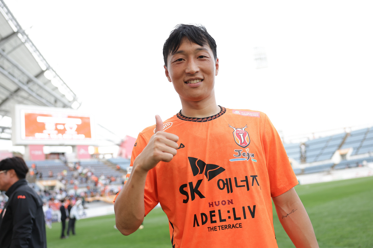 십자인대 부상 딛고 돌아온 제주 캡틴 최영준, K리그 300경기 짜릿한 …