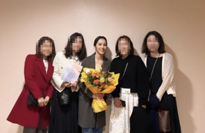 '기성용♥' 한혜진, '학부모 모임'서 독보적인 비주얼 "9살 딸 첫 유…