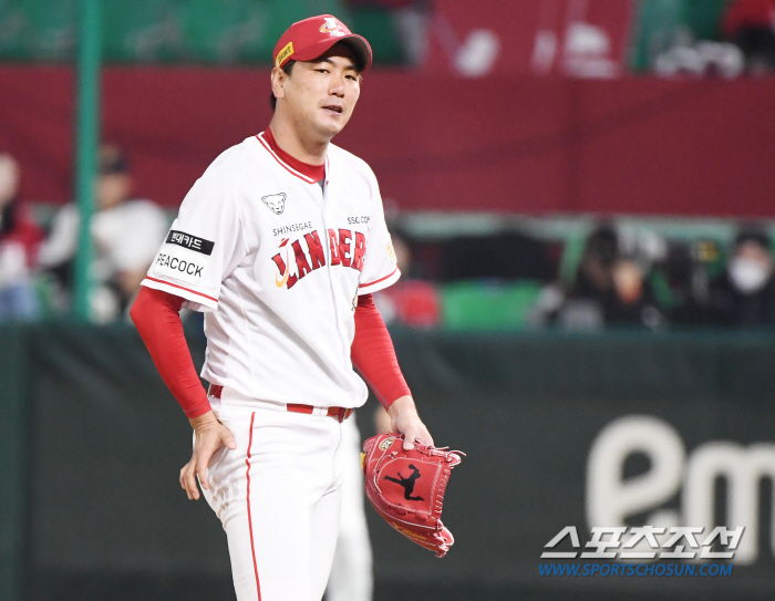 [준PO2] 김광현 맞아? 흔들렸던 변화구 제구, 이유 있었다…"엄지 손…