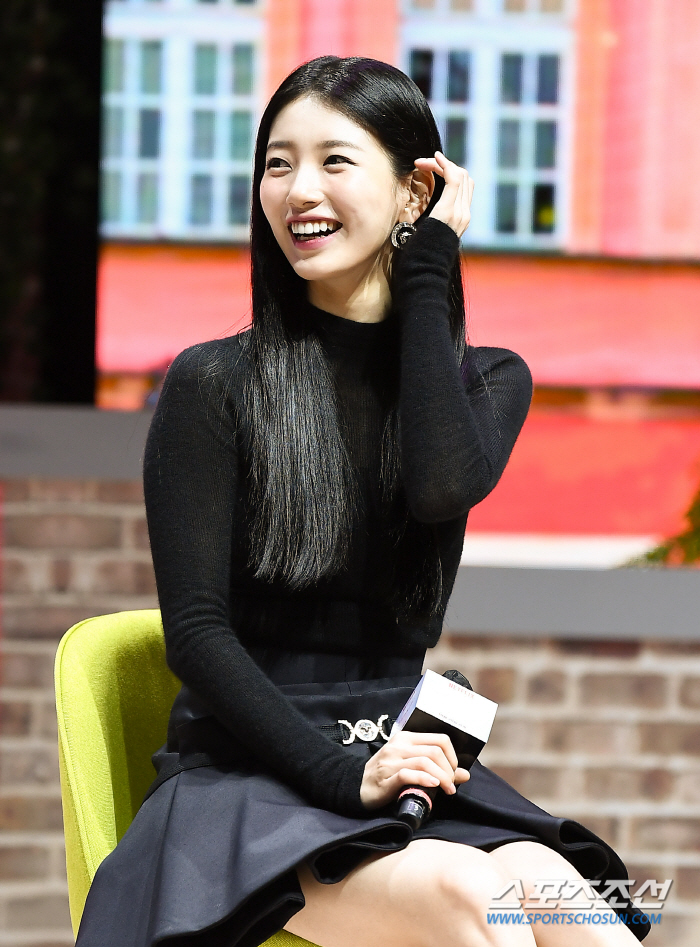 [SC초점] '이두나!' 수지가 예쁜데, 밝고도 어두워요
