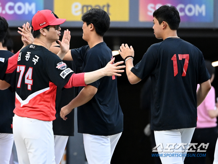 13패에도 7.1% 인상 믿음, 선발-불펜 오가며 82이닝 헌신으로 보답…
