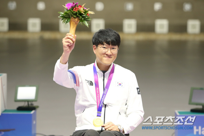[항저우]집안잔치가 된 남자 10ｍ 공기소총, 이장호 박진호 1~2위하고…