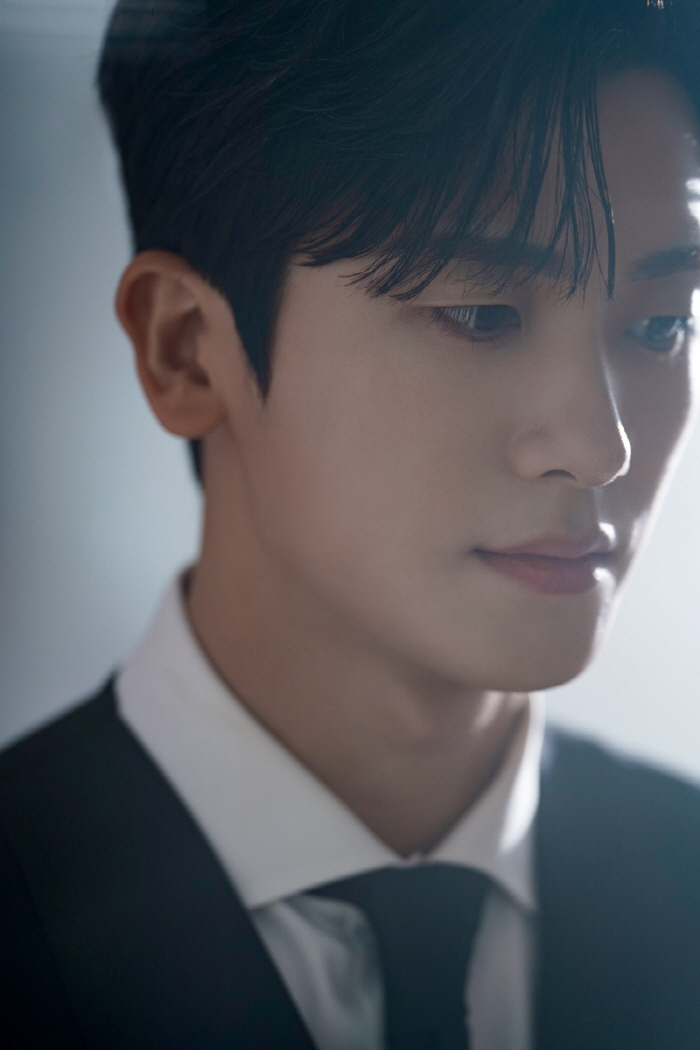 B컷까지 완벽..박형식, 亞투어 팬미팅 앞두고 수트핏 공개