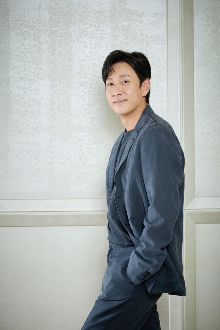 [종합] '상습 마약' 유아인은 재판行→'업소女 마약 투약' 이선균은 형…
