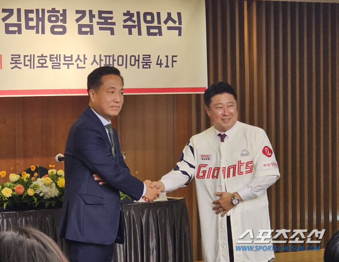 김태형 감독 취임 일성 "3년 안에 우승이 목표…롯데팬 성원에 보답하겠다…