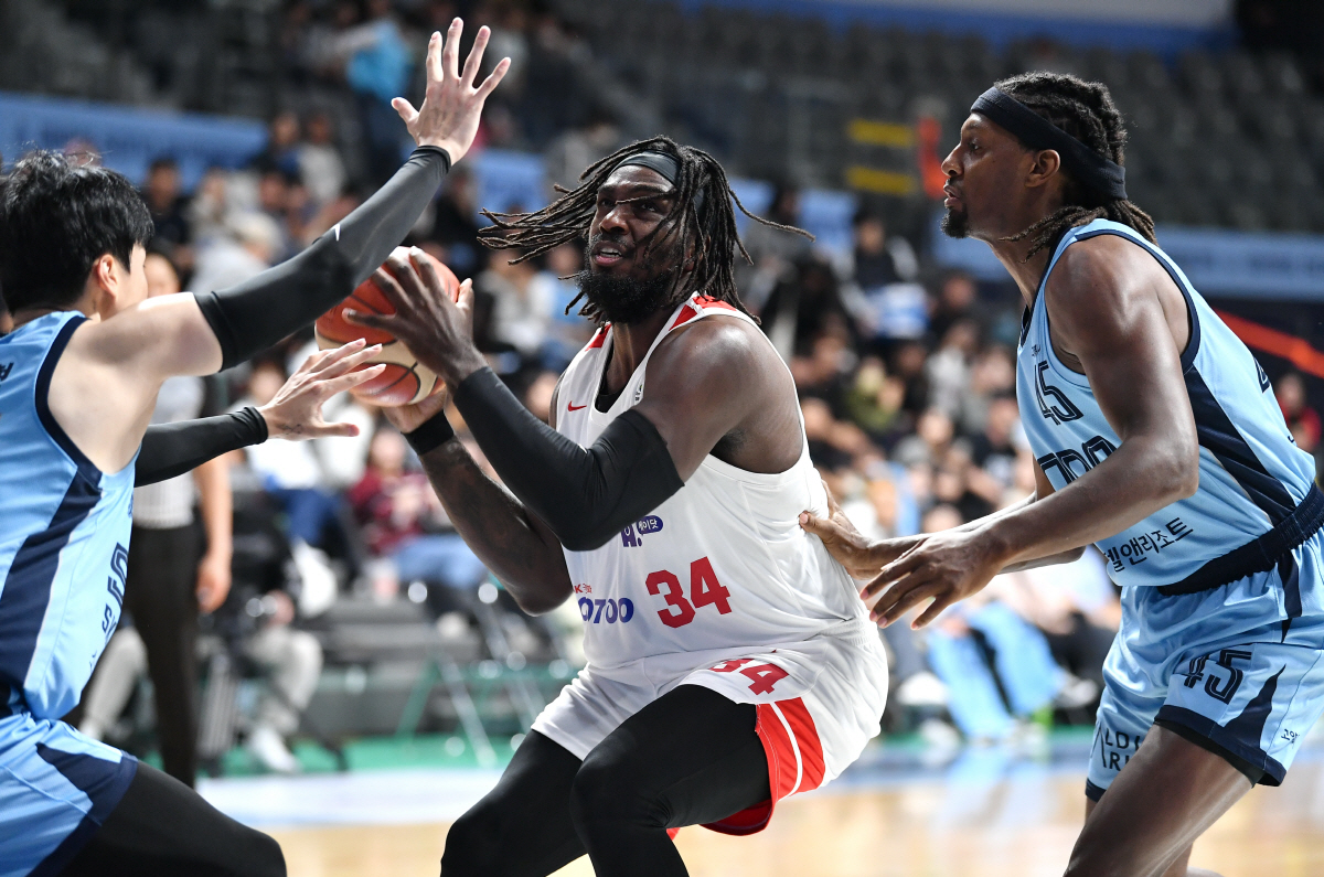 [현장분석] 김승기 감독의 히든 카드 '대 워니 저격용 트랩', SK는 …