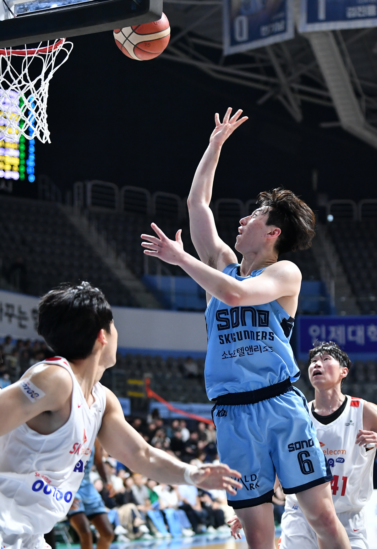 [현장분석] 김승기 감독의 히든 카드 '대 워니 저격용 트랩', SK는 …