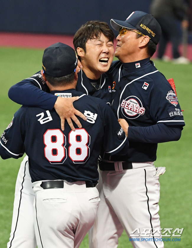 '무려 10명이 떠났다' 수장 바뀐 롯데의 쇄신과 새출발→'은사' 재회 …
